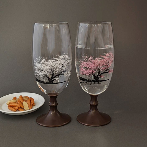 冷水に反応して桜が色づく マジックビールグラス