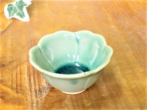 【Ｂ級品在庫処分価格】ブルー花型8cm小付鉢