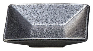 ���� �p���M