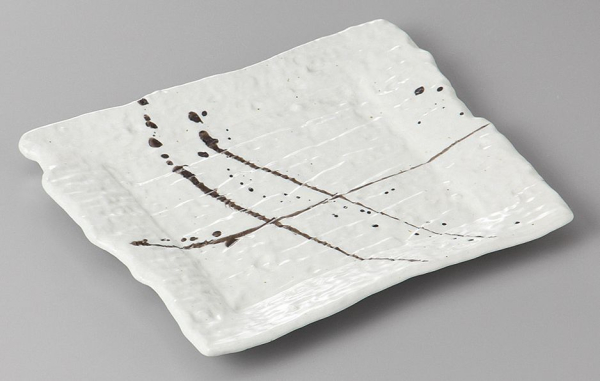 �M������������M