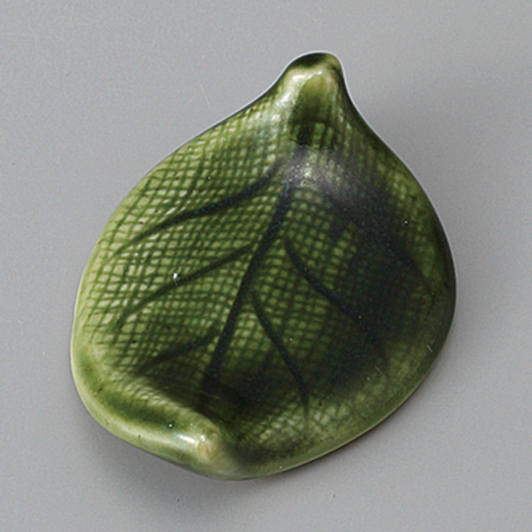 �D���؂̗t���u