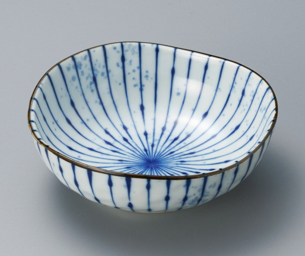 美濃焼青白磁 孔雀模様 皿 27cm き 美濃焼 青白磁 孔雀模様 皿 27cm 箱