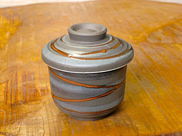 �y��������z�K�Q�����q�i���q�����j