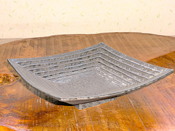 ��������i���M