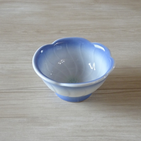 【在庫処分】コバルト吹花型12.5cm小鉢