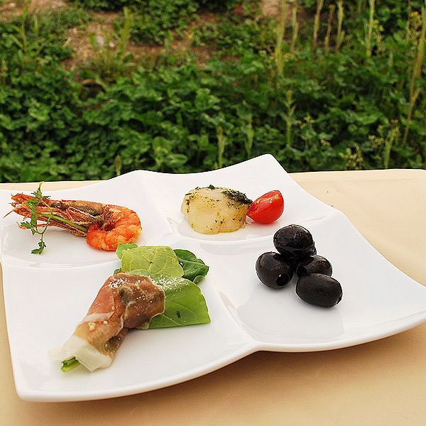 4�i�̑O�؃g���[